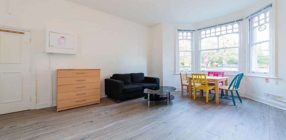 			COUNCIL TAX, GAS and WATER INCLUDED, Studio Apartment, 1 bath, 1 reception Studio			 Milman Road, QUEENS PARK